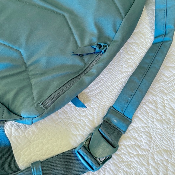 Vera Bradley 🩵 Cotton Sling Backpack - Picture 8 of 9